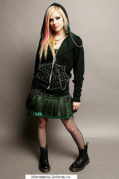 Avril Lavigne - raluca - Artisti Preferati