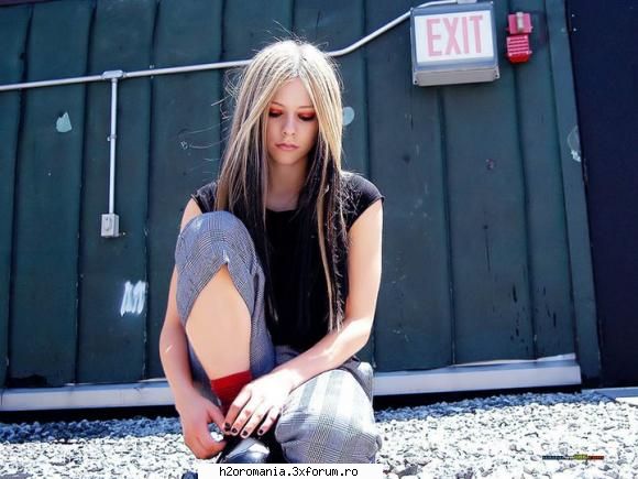 Avril Lavigne - raluca - Artisti Preferati