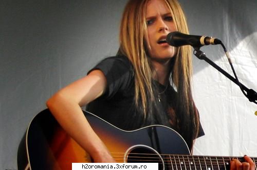 Avril Lavigne - raluca - Artisti Preferati
