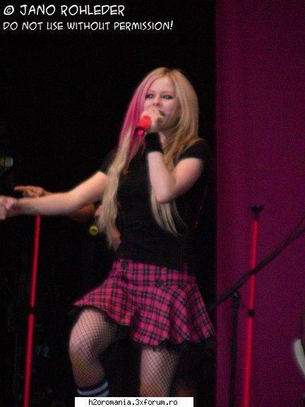 Avril Lavigne - raluca - Artisti Preferati