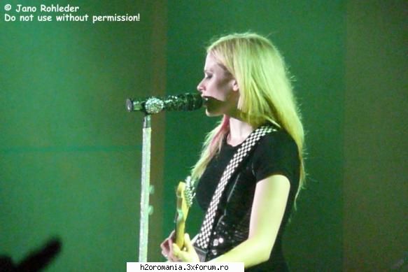 Avril Lavigne - raluca - Artisti Preferati