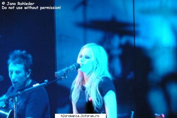 Avril Lavigne - raluca - Artisti Preferati