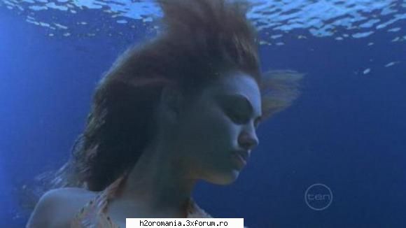 Galerie Foto - o poza cu cleo,o fata cool si cu o putere draguta - Phoebe Tonkin/Cleo Sertori