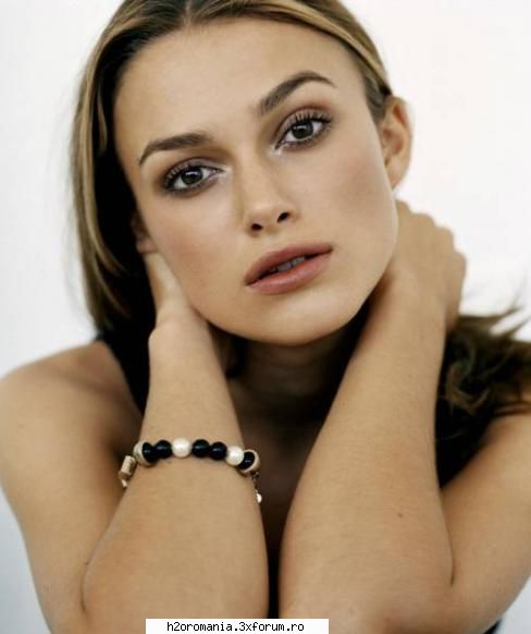 Keira Knightley - ups am puss de 2 ori aceasi poza - Artisti Preferati